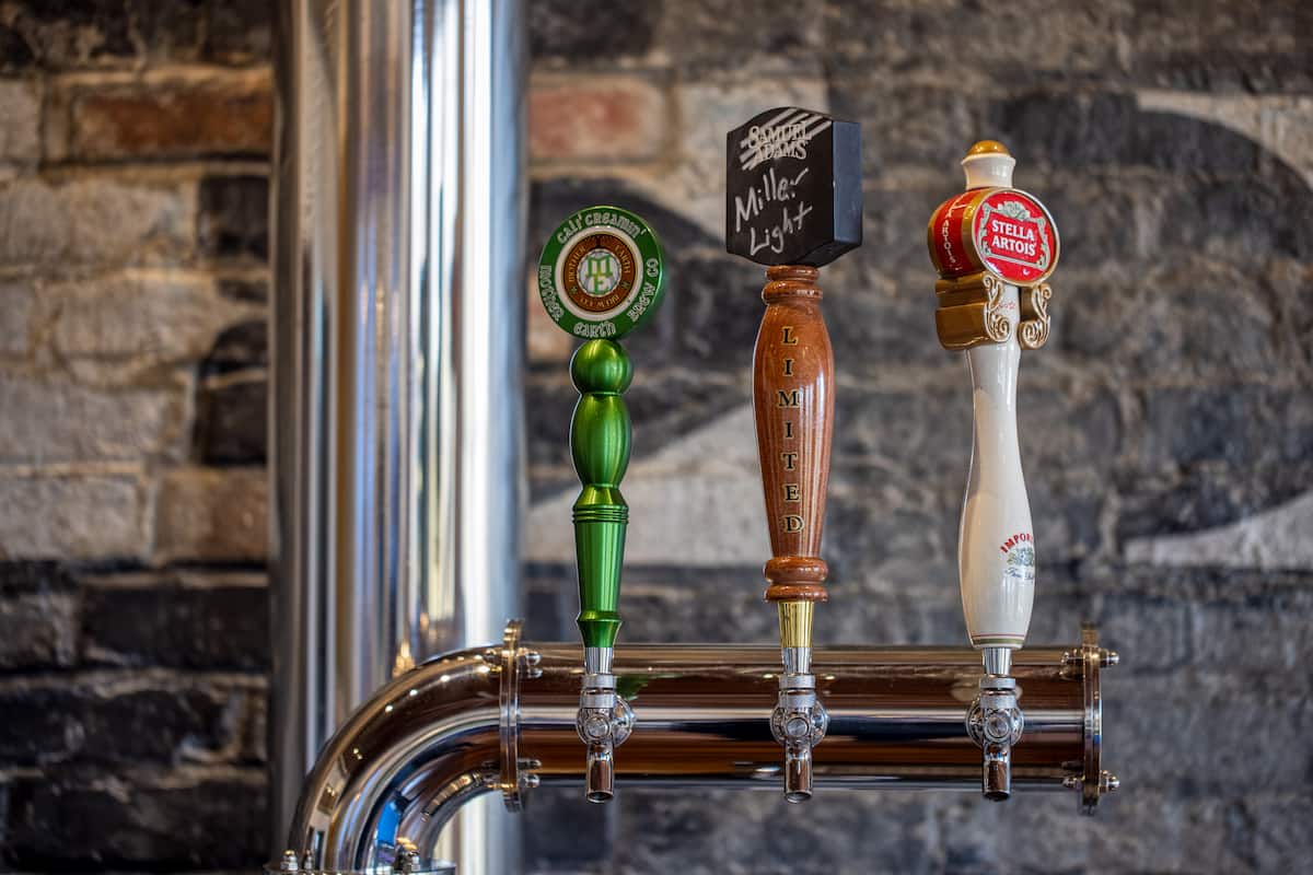 Built-in draft beer tower with three taps