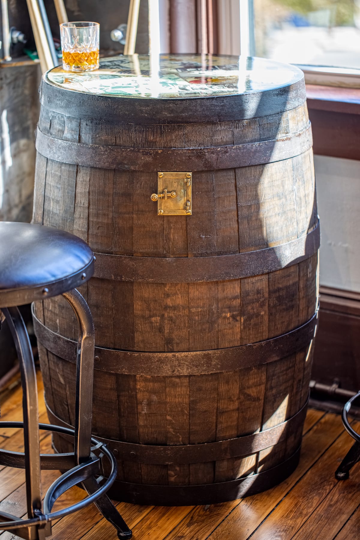 Barrel table and stools in the great room